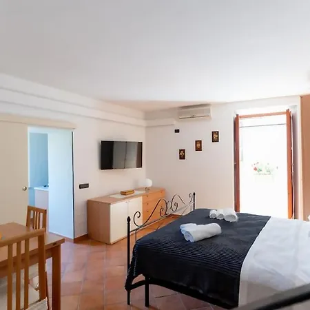 Realty Holidays Casa Lenu アパート